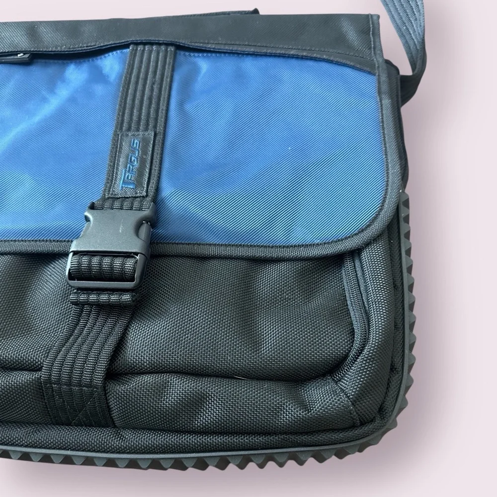 Targus Black and Blue Men's Messenger Bag